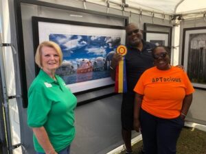 Club President Awards Best In Show to Winners